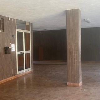 L'ingresso del condominio dov'è avvenuto il furto
