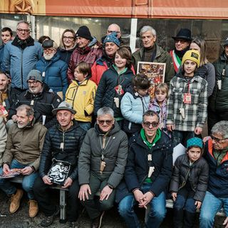 Foto di gruppo per i premiati e le autorità