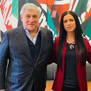 Il vicepremier e ministro degli Esteri Antonio Tajani e la sua consigliera Emily Rini, che è anche presidente del Traforo del Monte Bianco