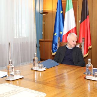 Da sn Emily Rini, il ministro forzista Paolo Zangrillo e il Presidente della Giunta, Renzo Testolin durante un incontro istituzionale (foto di archivio)