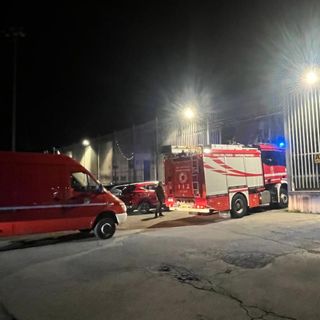 Qui e nelle foto in articolo, mezzi di soccorso entrano nel carcere di Brissogne la notte tra il 16 e 17 maggio scorsi