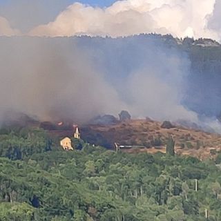 Divampato incendio a Saint-Denis, soccorsi in forze sul posto VIDEO
