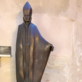 La statua di San Grato 'privata' del suo bastone pastorale
