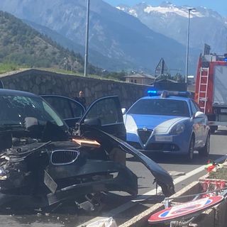 Scontro tra due auto alle porte di Aosta