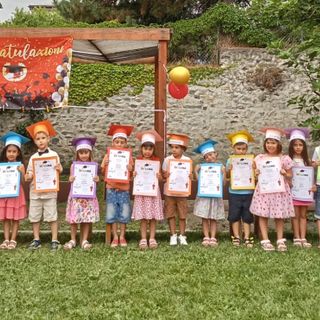 Foto di gruppo durante la festa (cliccare sull'immagine per avviare la gallery)