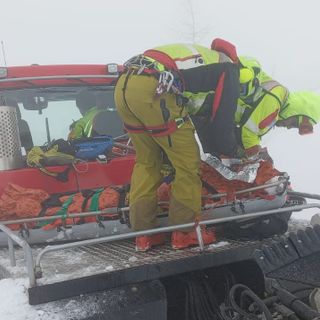Scialpinista recupata dal Soccorso con il gatto delle nevi