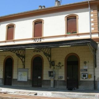 La stazione ferroviaria di Nus (photo credit Fabrizio-Stazioni del Mondo)
