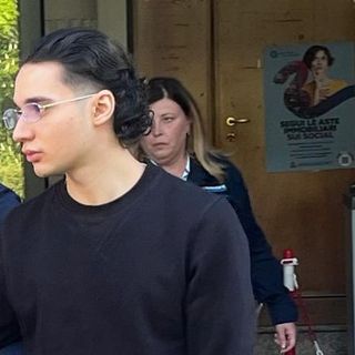 Teima Sohaib all'uscita del tribunale di Aosta