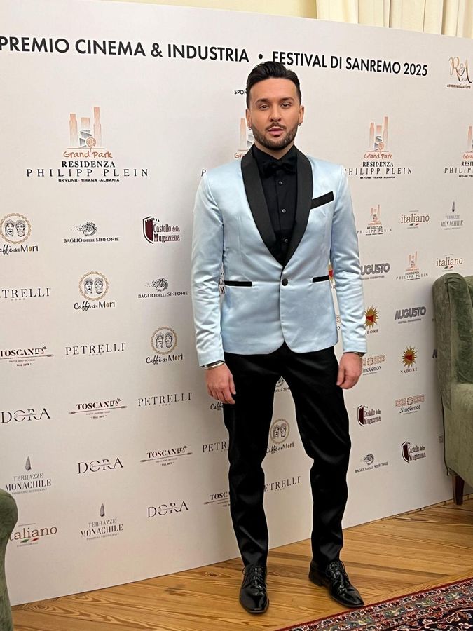 I vestiti di Fabio Porliod a 'Sanremo dietro le quinte' I vestiti di Fabio Porliod a 'Sanremo dietro le quinte'