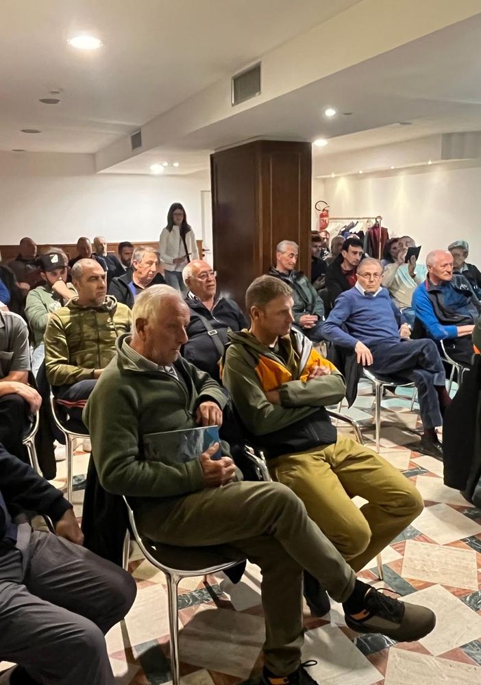 Caccia, ad Aosta il parlamentare leghista Bruzzone rilancia quella allo stambecco  -  VIDEO