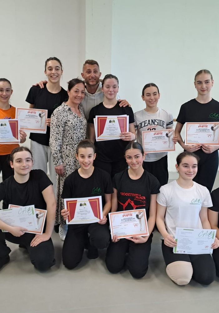 Il gruppo CAB - Da sx, la prima in piedi Serena Spanò e la seconda in ginocchio Maria Venuti