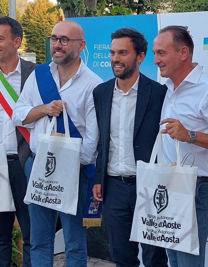 Da sn: il sindaco di Cortemilia, Roberto Bodrito, il Presidente della Provincia di Cuneo, Luca Robaldo, l’assessore Marco Carrel e il Presidente della Regione Piemonte, Alberto Cirio