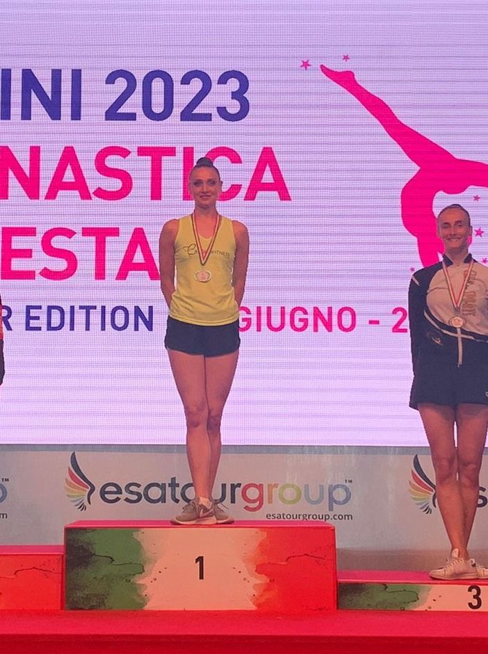 Beatrice Cuaz sul terzo gradino del podio del cerchio (credit Acmediapress)