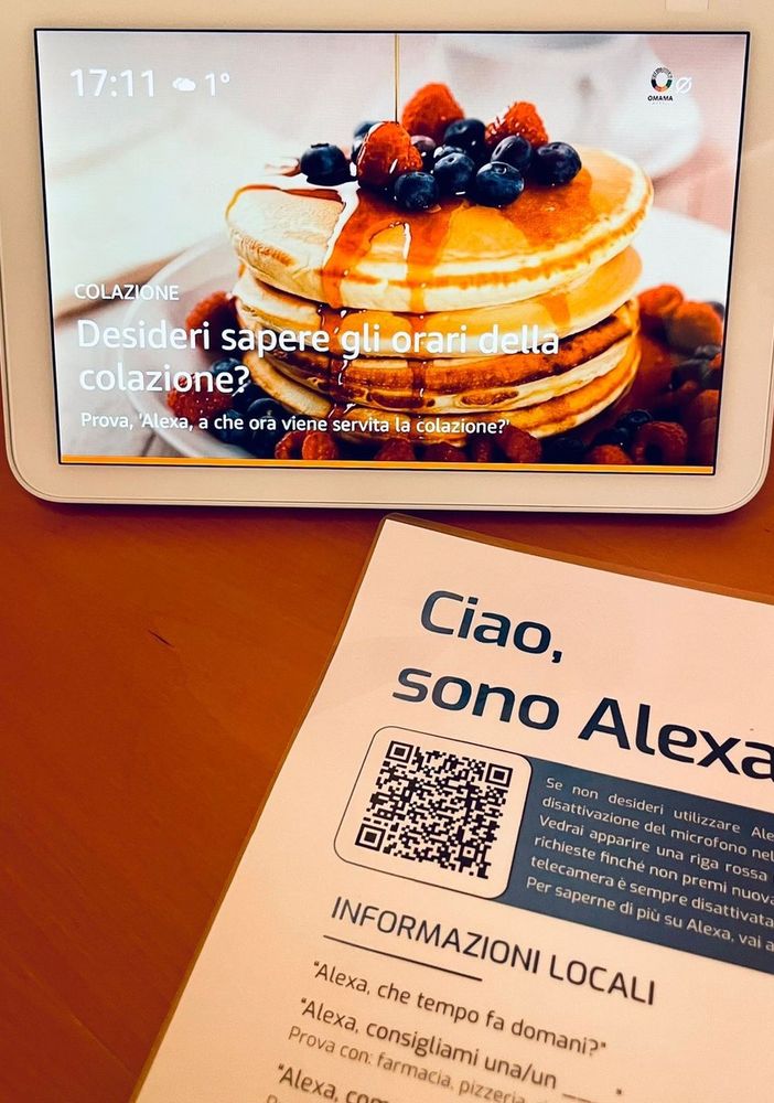 Intelligenza artificiale nelle stanze di albergo; da Omama Hotel c'è Alexa