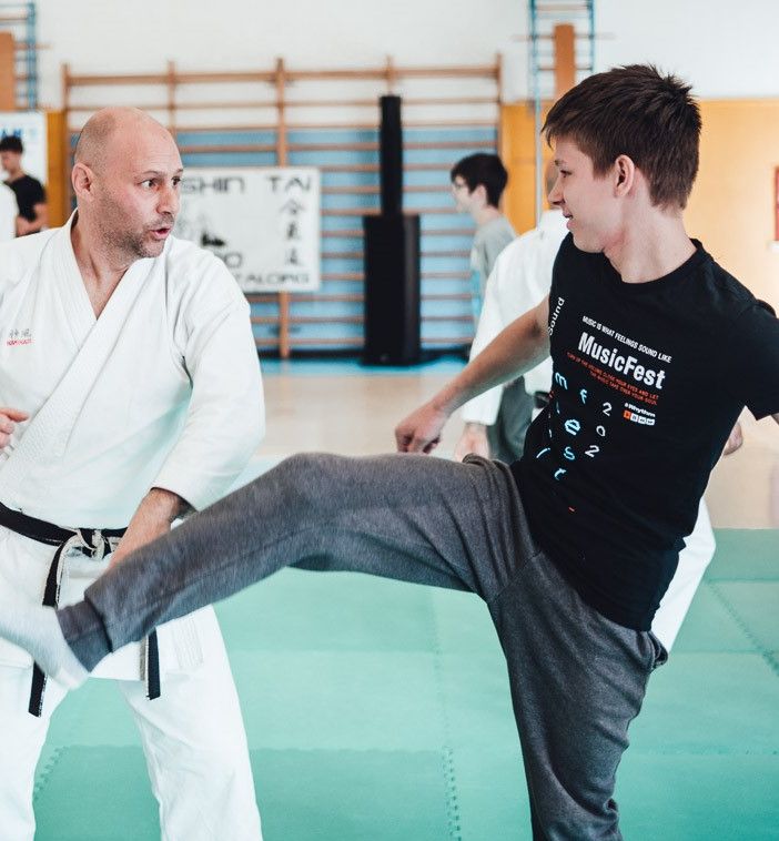 Il Maestro Marco Sebastianelli con un giovanissimo allievo (photo credit Max Monticone