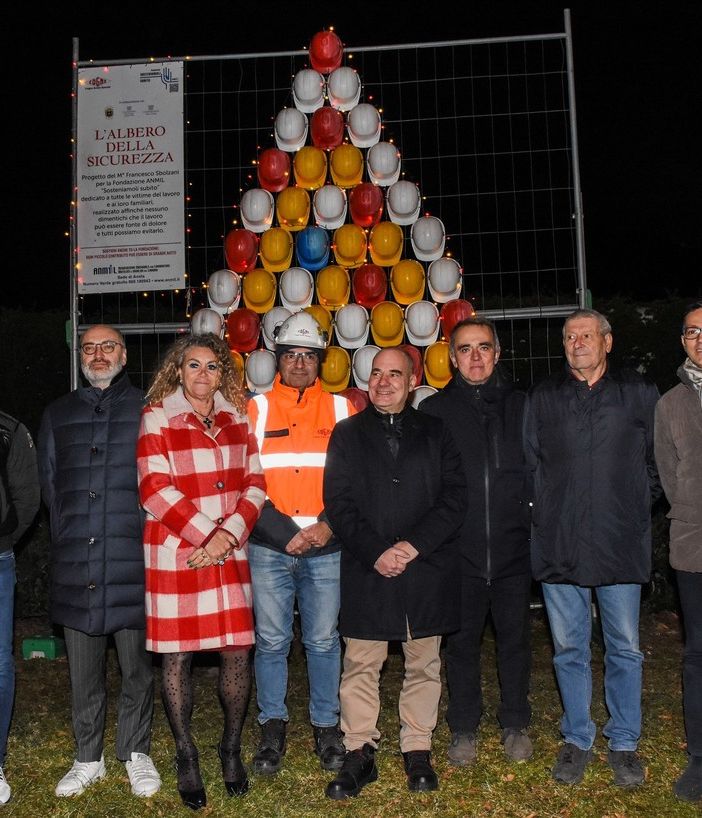 Allestito l’Albero della Sicurezza davanti alla Cogne Acciai Speciali