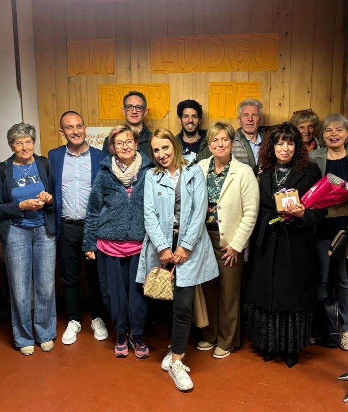 Foto di gruppo per i membri de 'Il Mandorlo Fiorito'