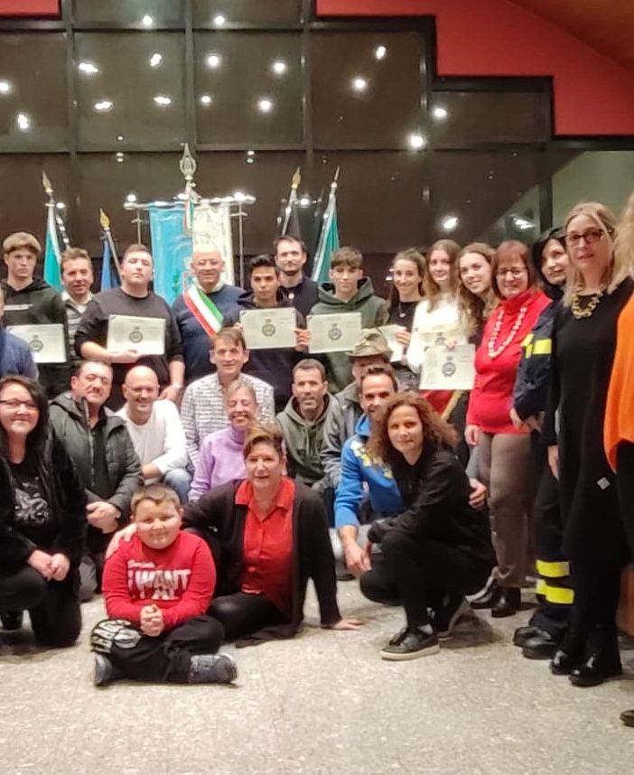 I neodiciottenni di Pollein con il Consiglio comunale i genitori e le associazioni del territorio