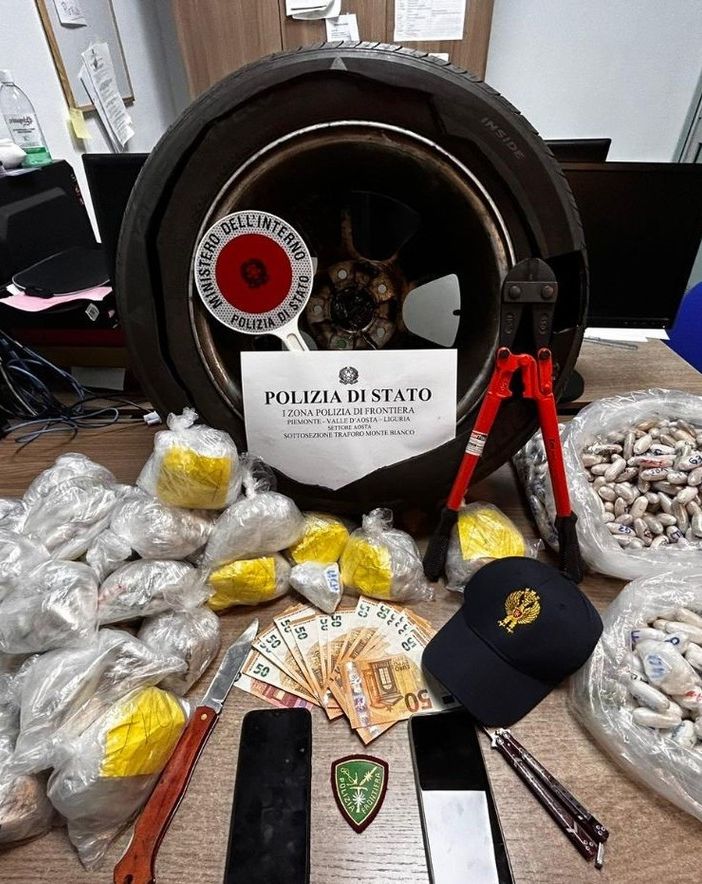 Trasportavano 17 chili di droga; arrestati al tunnel del Bianco poco prima della chiusura