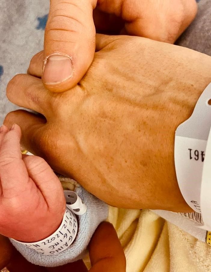 La foto postata sui social da Chicco e Greta