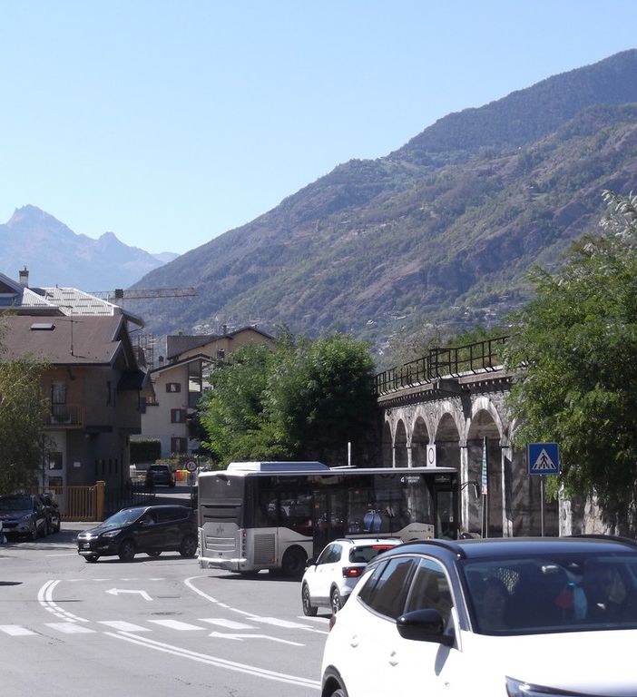 Confcommercio VdA, 'ad Aosta traffico intenso e parcheggi sempre più carenti'