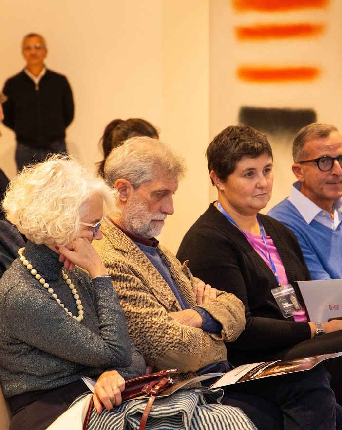 Al centro Alessandra Armirotti, istruttore tecnico della Soprintendenza regionale-Ufficio Archeologia a fianco dell'operatore specializzato in cantieristica archeologica Giorgio Avati