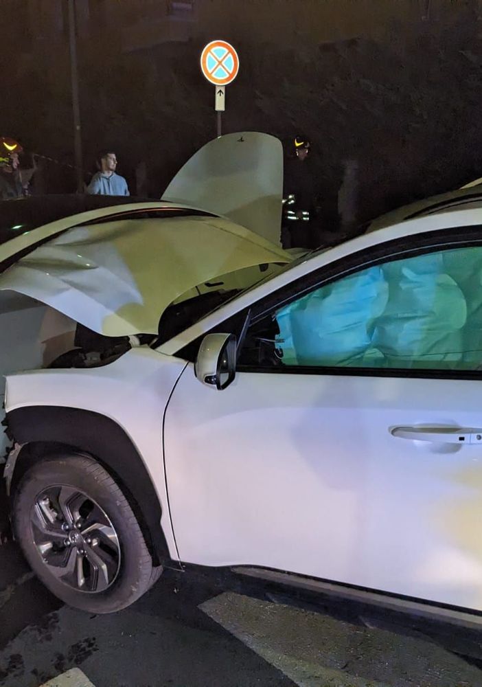 Scontro tra auto 'green', intervengono i pompieri per scongiurare dispersioni tossiche