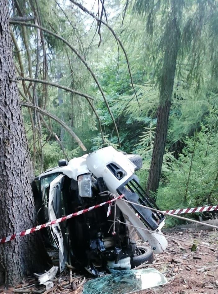 Auto fuori strada a La Salle,  muore 91enne