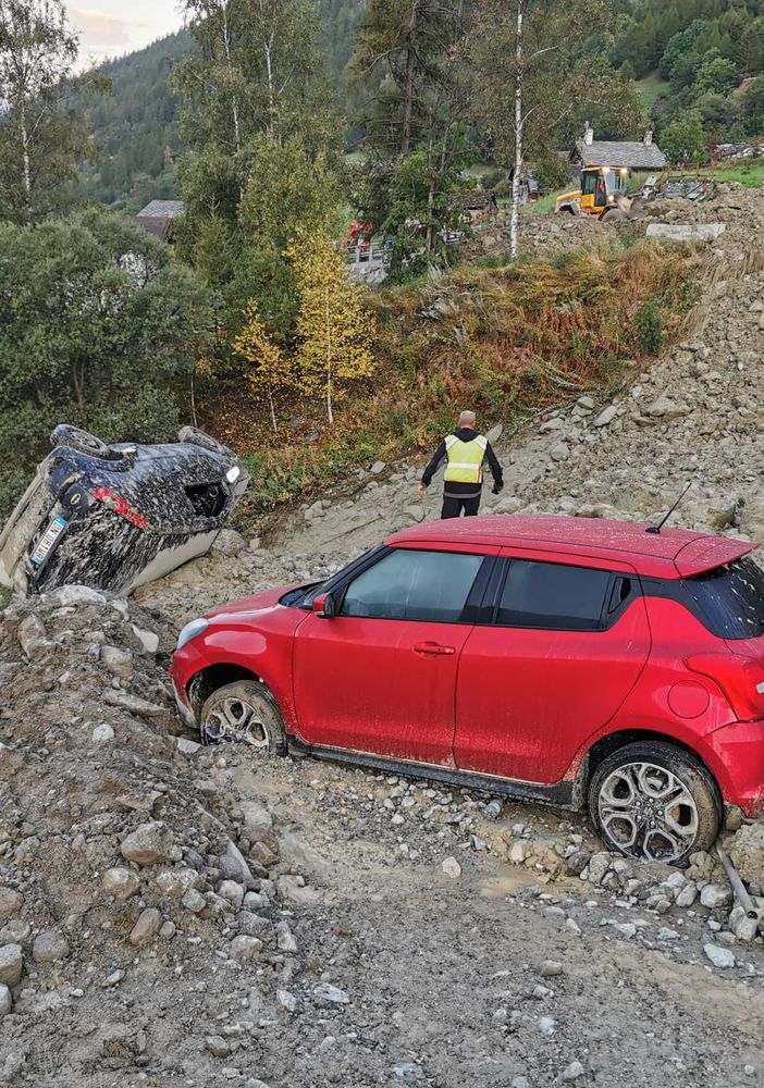 Frane di Ferragosto; a Oyace e a Bionaz centinaia di persone bloccate e 10 auto danneggiate; al Breuil cadute pietre a Singlin