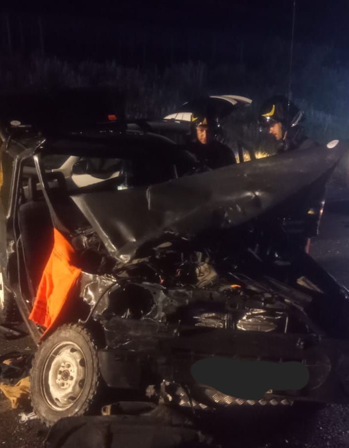 Scontro tra due auto; sei feriti e vetture distrutte sulla Statale 26 a Sarre