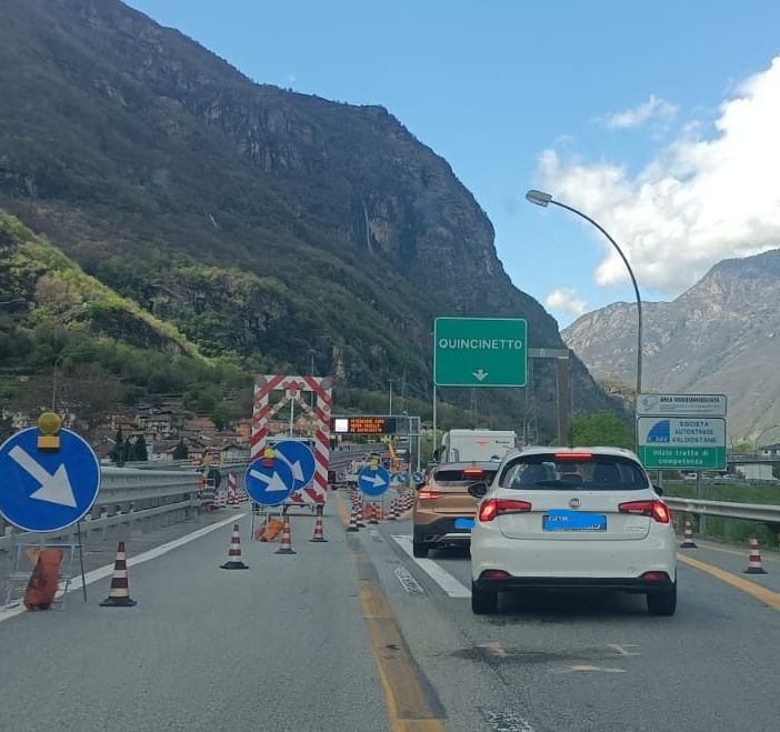 Riaperta corsia nord dell'autostrada A5 a senso unico alternato