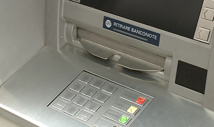 Bancomat assaltato con l'esplosivo a Chambave