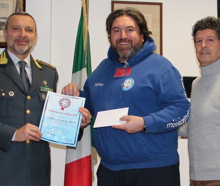 Da sn il Comandante Bia, il vicepresidente Nicolotti e il componente del direttivo di Missione Sorriso Piercarlo Lunardi