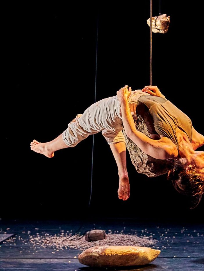 Tra circo, danza acrobatica e arti visive a Plus arriva 'Le bruit des pierres'