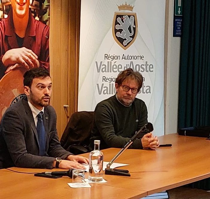 L'assessore Marco Carrel e l'agronomo Andrea Tantardini durante l'incontro formativo