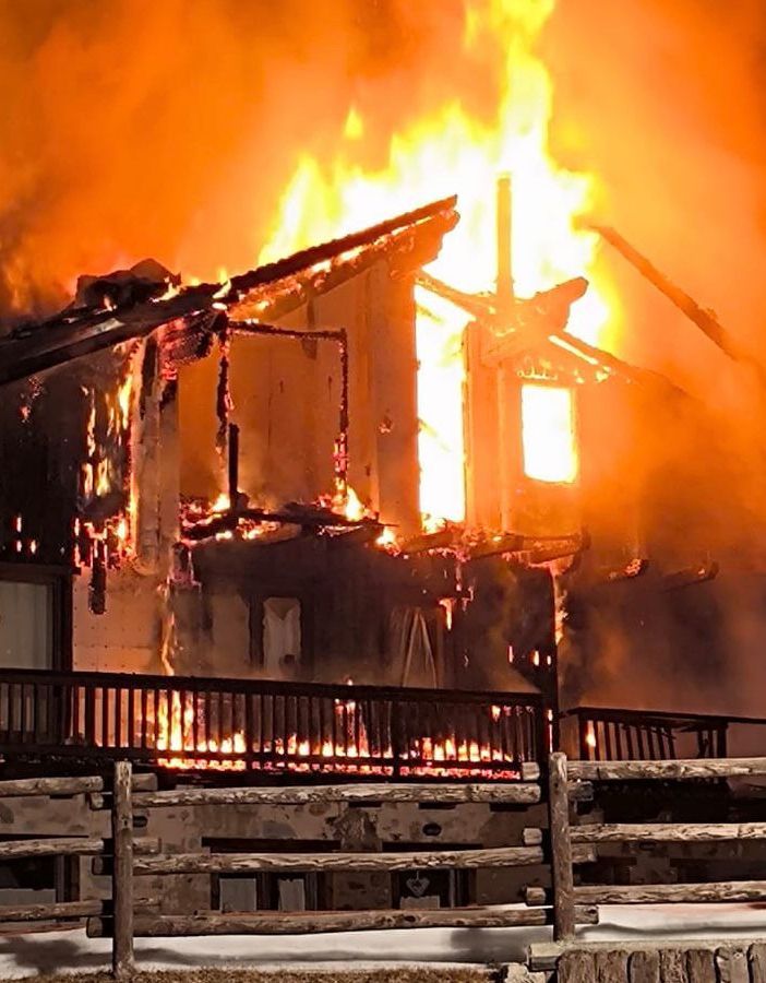 Ayas, casa distrutta dalle fiamme nella notte