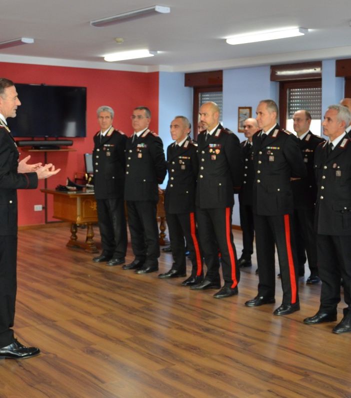 Un momento dell'incontro del Generale Andrea Paterna con i carabinieri del Comando di Aosta