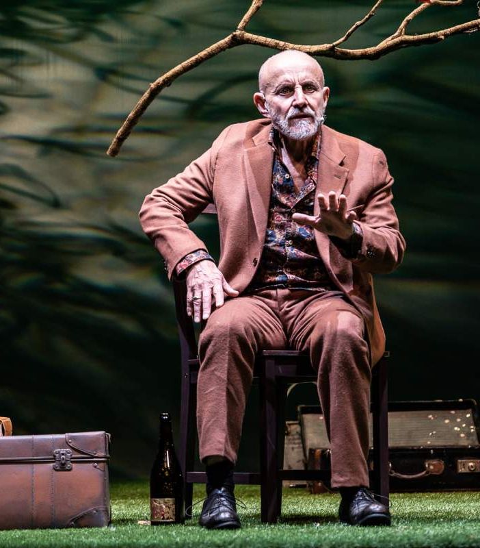 Giuseppe Cederna durante la rappresentazione al Teatro Stabile di Torino