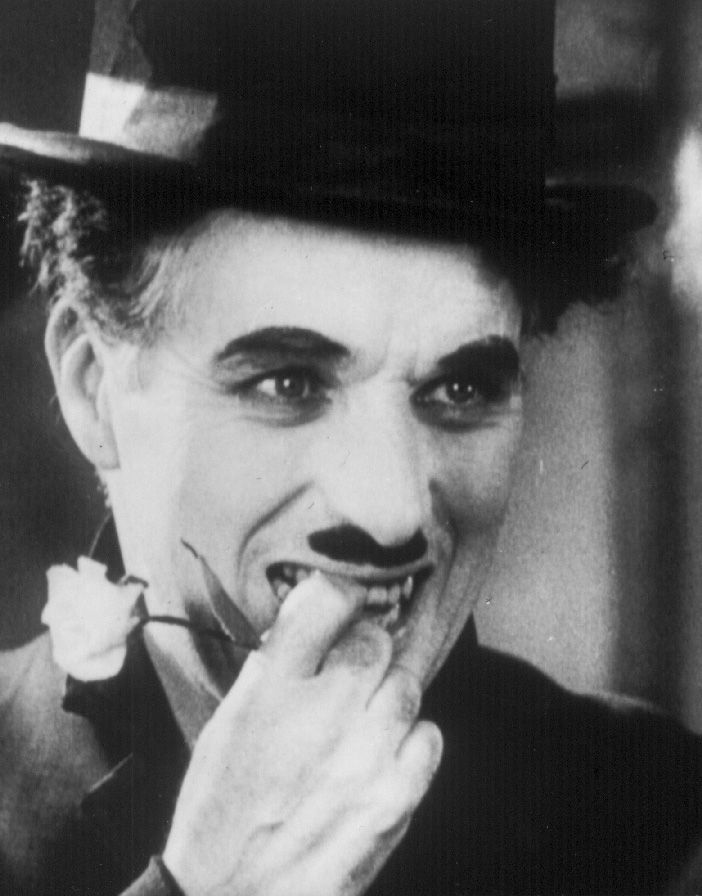 Celebrando Charles Chaplin; il genio del cinema nell'anniversario della nascita