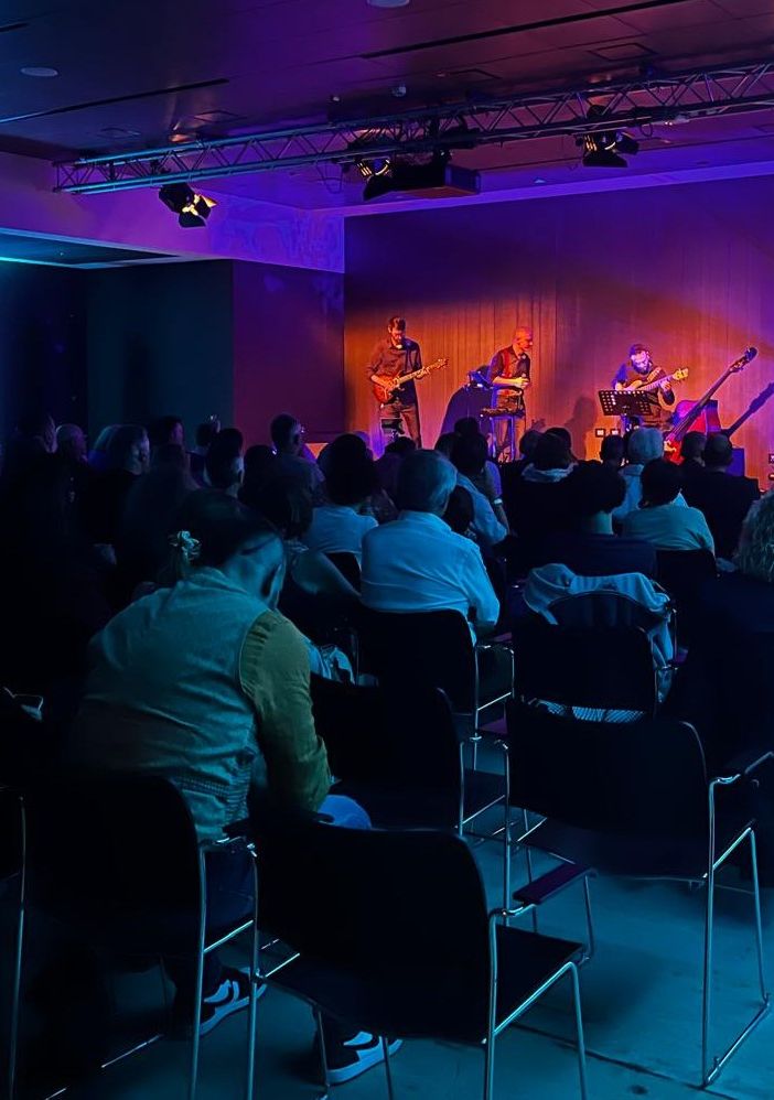 I Woody'n'us ieri nella sala Monte Bianco gremita di pubblico