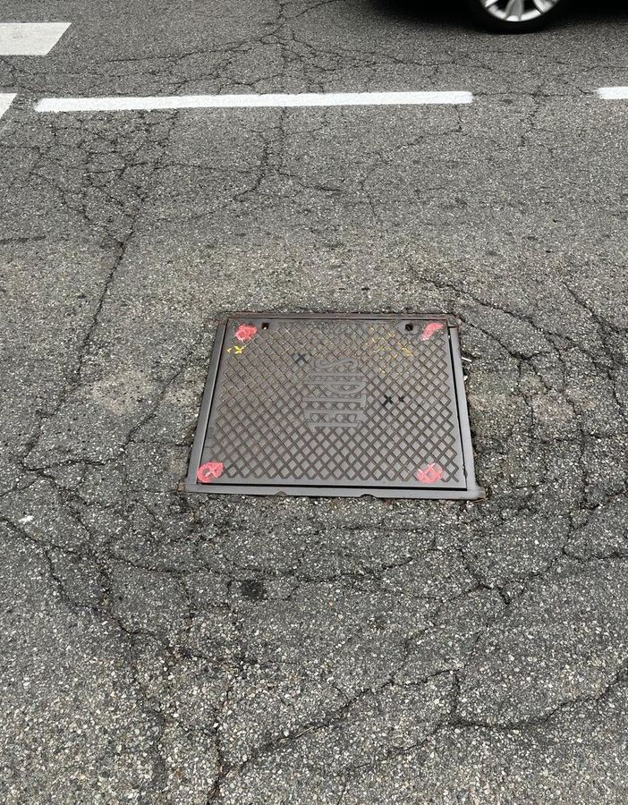 Aosta: pozzetto a rischio infossamento, via Festaz chiuderà al traffico