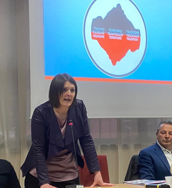 Elisa Cicco e, alla sua destra nella foto, Massimo Chatrian