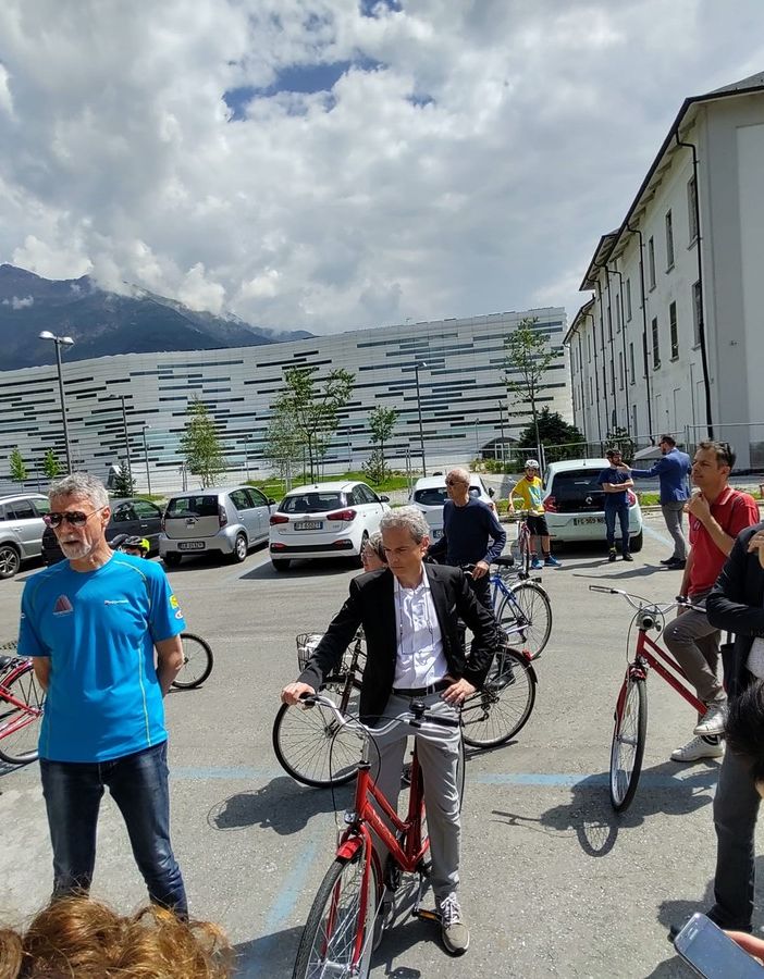 Aosta, inaugurati i primi tratti di pista ciclabile