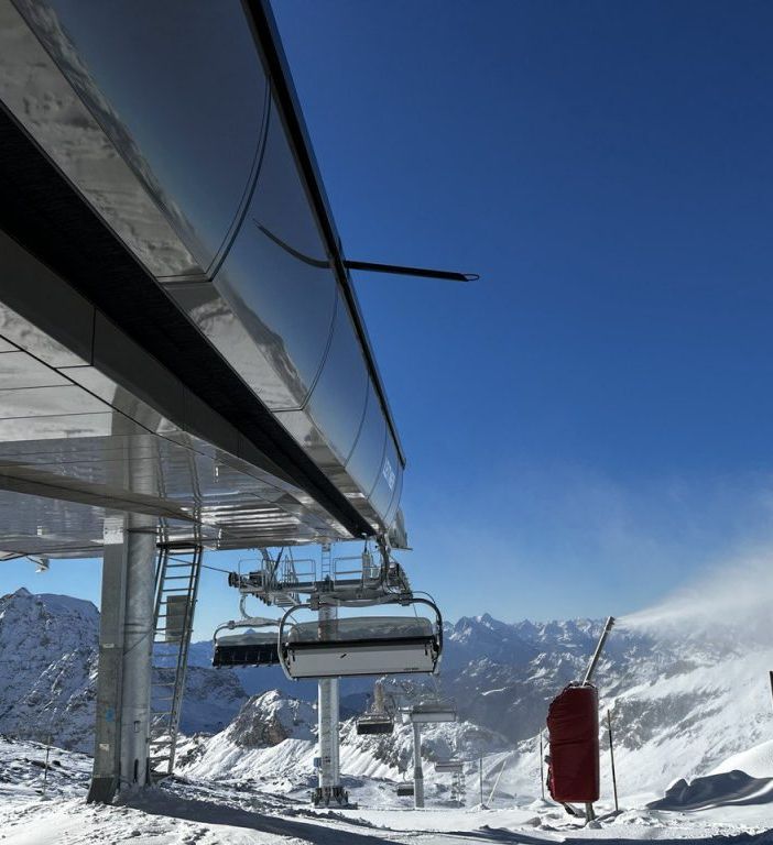 Con il flessibile tentano di tranciare un cavo della seggiovia Cielo Alto a Cervinia