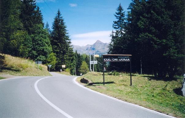 Smottamento a Salirod, chiusa la strada del Col de Joux