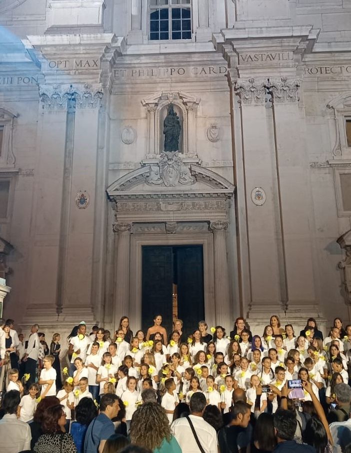 Uno dei momenti più toccanti della serata: l'Ave verum cantato dai bambini