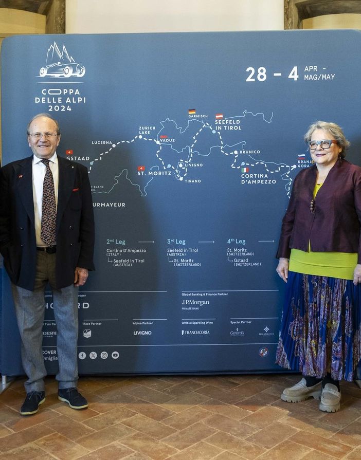 Da sn gli organizzatori Cantoni, Aldo Bonomi (presidente AC Brescia), Beatrice Saottini (presidente 1000 Miglia) e Alberto Piantoni (CEO 1000 Miglia)