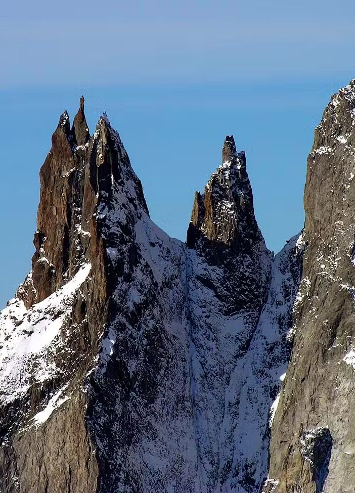 Alpinista colpito da un sasso sull'Aiguille Noire