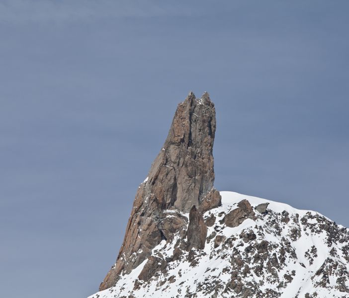 Alpinisti in difficoltà sul Dente del Gigante, partiti i soccorsi via terra