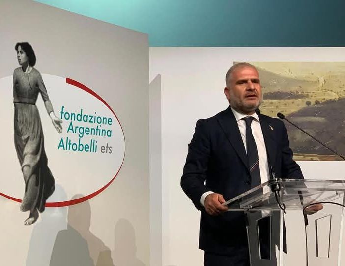 Apicoltura, il sottosegretario all’Agricoltura D’Eramo in Valle dialoga con l’assessore Carrel